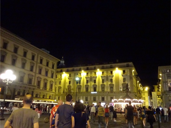 フィレンツェの夜の街並み
